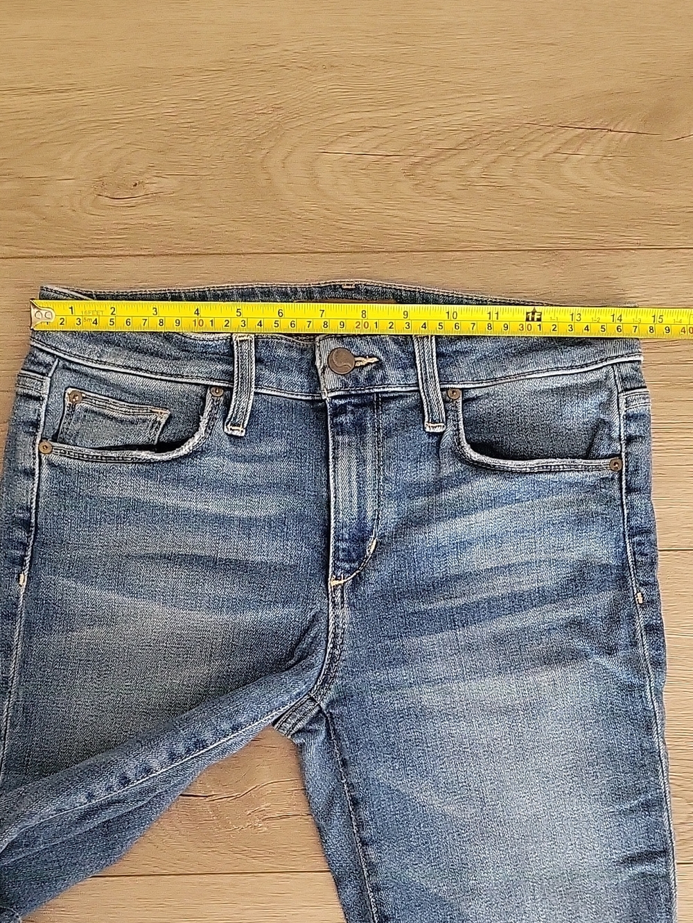 Jeans - Picture 10 of 12